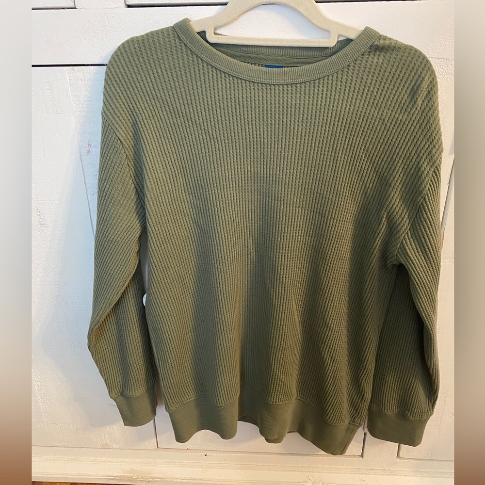 Old navy army green/olive colored long sleeve thermal size L.